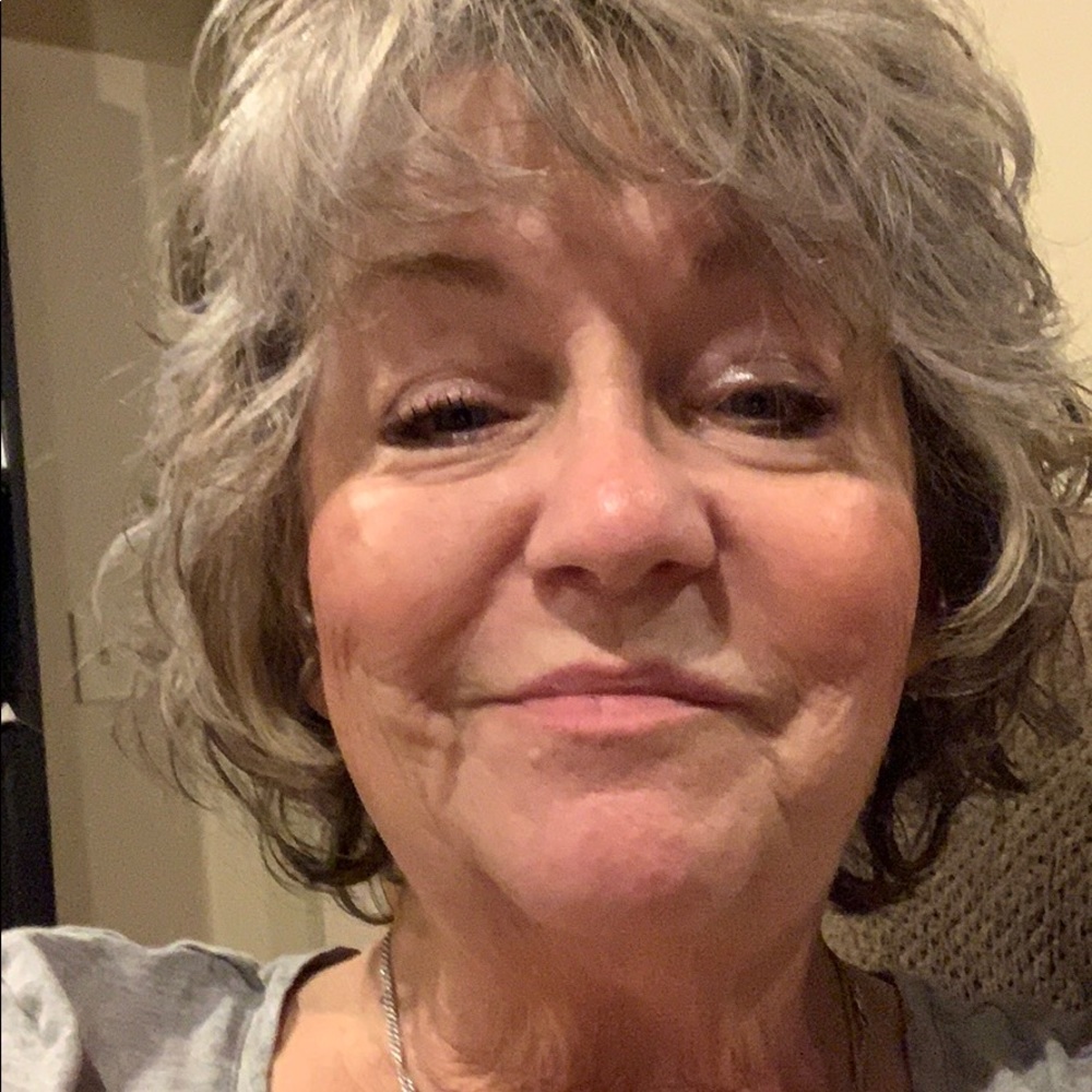 Meet your Posher, Cynthia